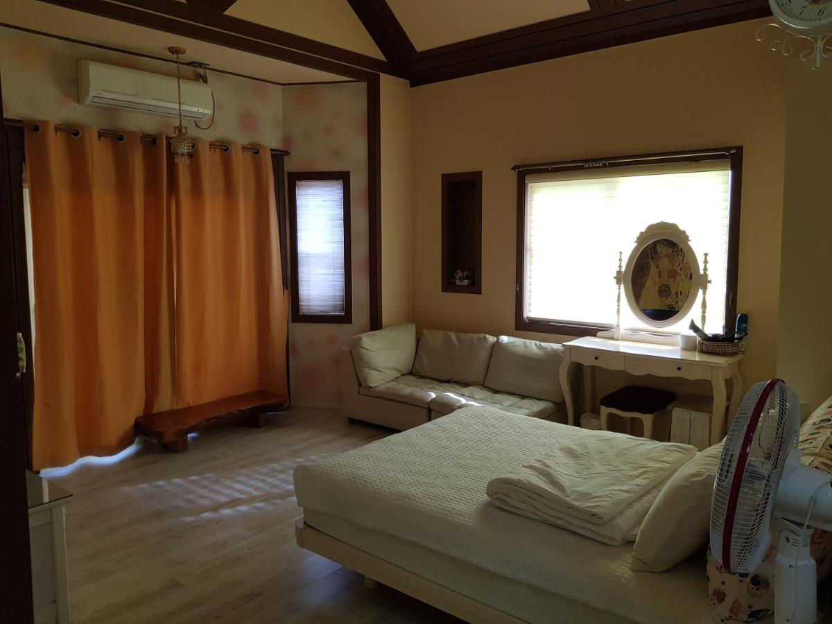 Rainbow Hill Pension Namhae Exterior foto